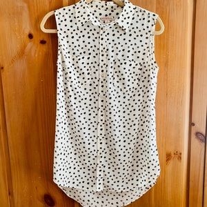 Button sleeveless shirt
